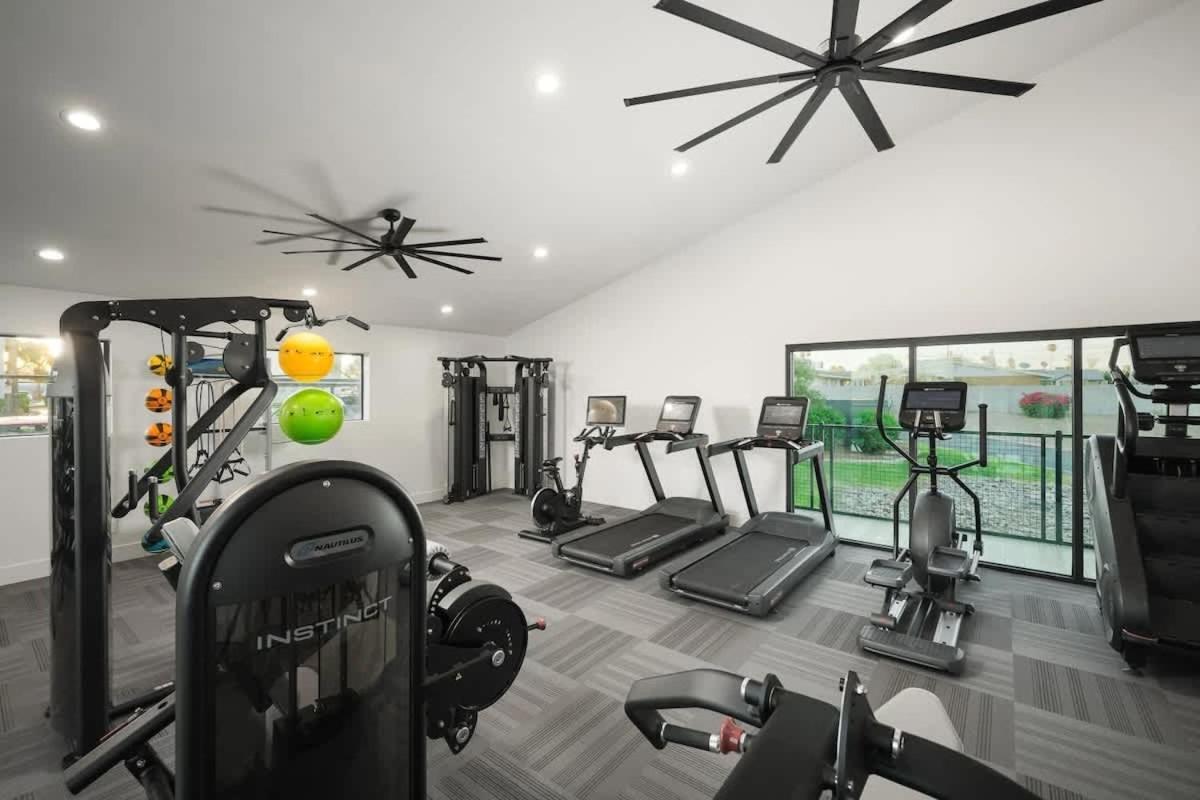 Spacious 2bd - Parking, Gym, Pool - Sleep 8 - 5min Casino Apartment *