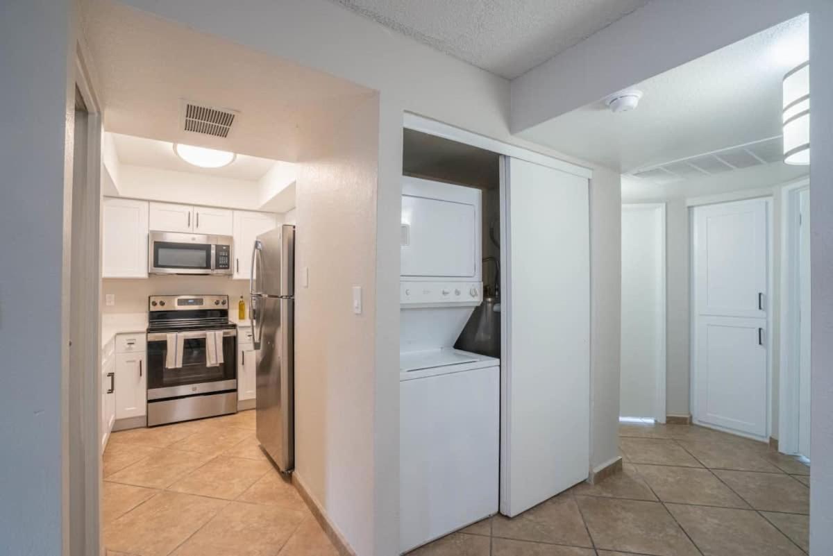 Spacious 2bd - Parking, Gym, Pool - Sleep 8 - 5min Casino