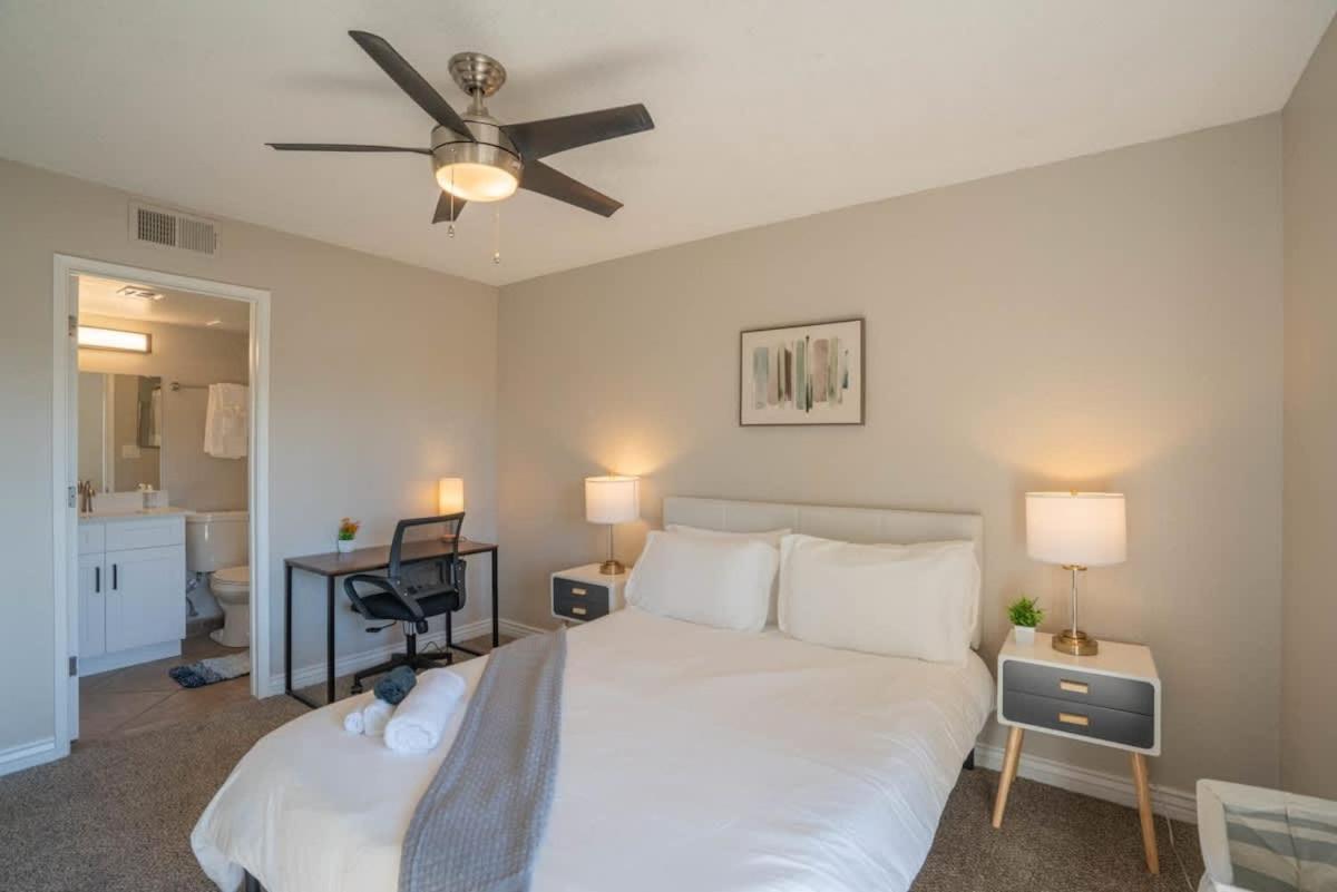 Apartment Spacious 2bd - Parking, Gym, Pool - Sleep 8 - 5min Casino