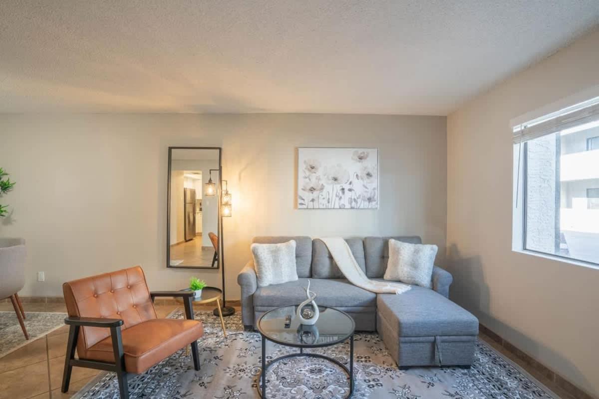 Spacious 2bd - Parking, Gym, Pool - Sleep 8 - 5min Casino * Scottsdale