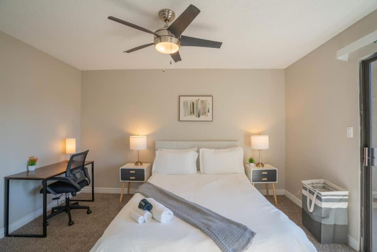 Spacious 2bd - Parking, Gym, Pool - Sleep 8 - 5min Casino * Scottsdale